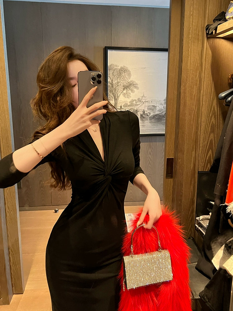 French-Style Hepburn-Inspired Black Dress for Women, Autumn and Winter 2025 New Model, Sexy Slim-Fitting Inner Dress, Bodycon Skirt