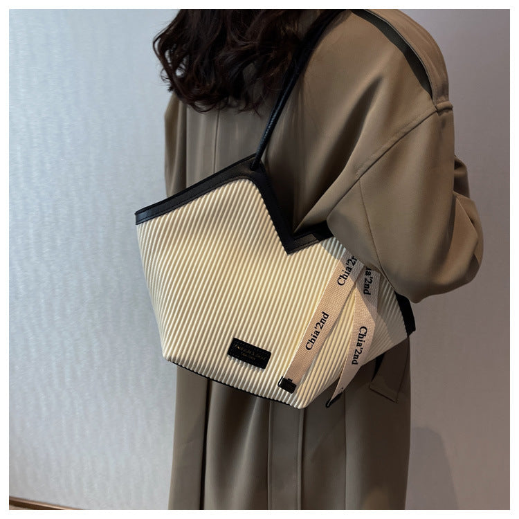 PU Women's Bags Fashion Ladies Designer Luxury Women Shoulder Handbag Large Capacity Heart-shaped Tote Bag Bolsos De Mujer 2025