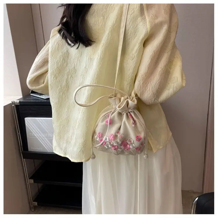 Fashion Small Shoulder Bags Women Drawstring Straw Beach Bags Flower Embroidery Bags Ladies Lace Crossbody Handbags for Travel