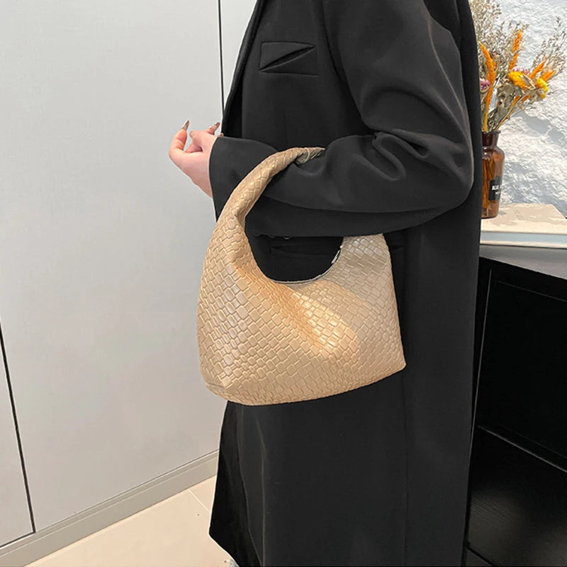 Fashion Pu Weave Bag Red Purse Underarm Bag Fashionable Crescent Mobile Phone Purse and Handbags For Women