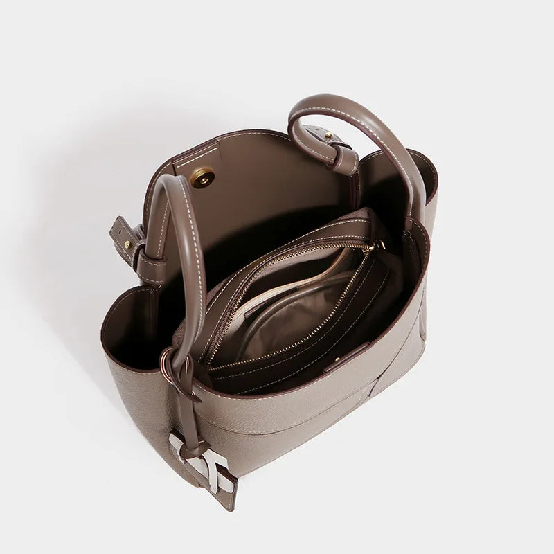 Tote bag autumn and winter new leather texture fashionable and versatile commuting large capacity large bag women's armpit bag