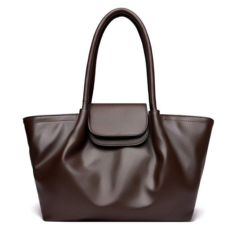 The new tote bag is a soft leather women's bag with a European and American style, featuring a simple design and large capacity