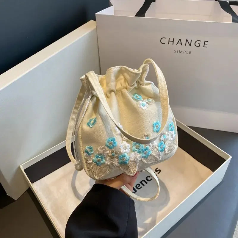 Fashion Small Shoulder Bags Women Drawstring Straw Beach Bags Flower Embroidery Bags Ladies Lace Crossbody Handbags for Travel