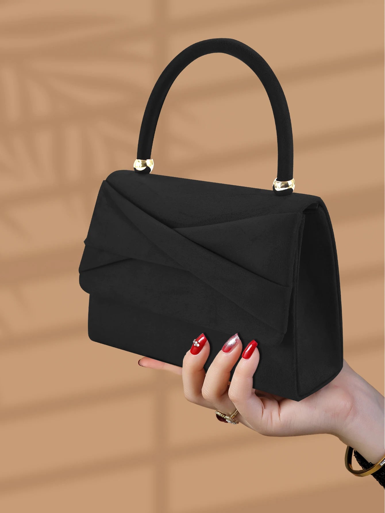 Fashionable and elegant plush design evening bag, trendy and versatile handbag suitable for all occasions, the best gift.