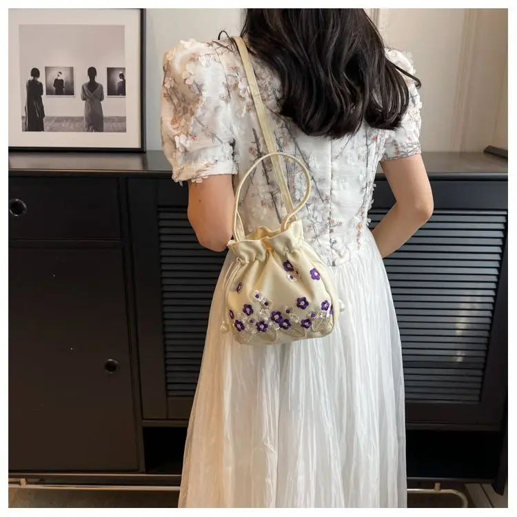 Fashion Small Shoulder Bags Women Drawstring Straw Beach Bags Flower Embroidery Bags Ladies Lace Crossbody Handbags for Travel
