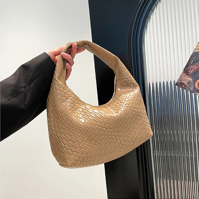 Fashion Pu Weave Bag Red Purse Underarm Bag Fashionable Crescent Mobile Phone Purse and Handbags For Women