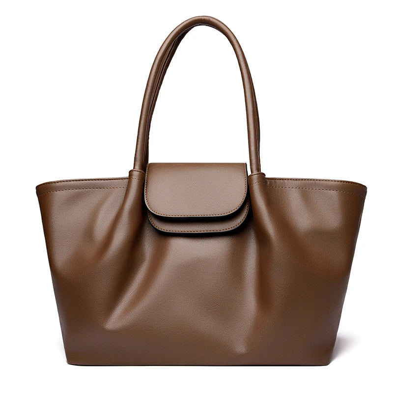 The new tote bag is a soft leather women's bag with a European and American style, featuring a simple design and large capacity