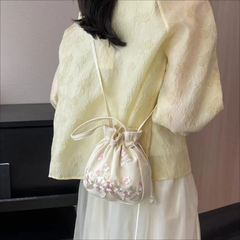 Fashion Small Shoulder Bags Women Drawstring Straw Beach Bags Flower Embroidery Bags Ladies Lace Crossbody Handbags for Travel