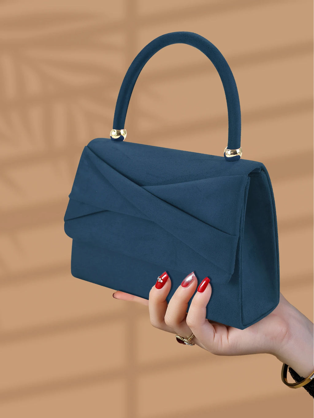 Fashionable and elegant plush design evening bag, trendy and versatile handbag suitable for all occasions, the best gift.