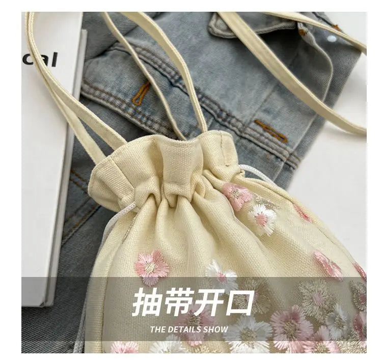 Fashion Small Shoulder Bags Women Drawstring Straw Beach Bags Flower Embroidery Bags Ladies Lace Crossbody Handbags for Travel