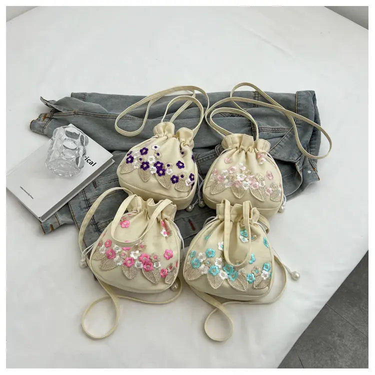 Fashion Small Shoulder Bags Women Drawstring Straw Beach Bags Flower Embroidery Bags Ladies Lace Crossbody Handbags for Travel
