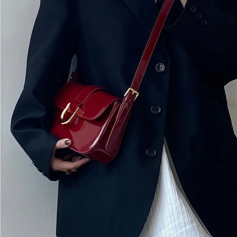 Classic PU Leather Horseshoe Buckle Casual Crossbody Bag Soild Color Small Shoulder Bag with Zipper Closure Women Clutch Purse