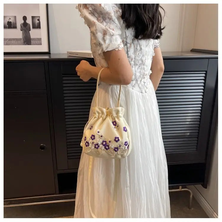 Fashion Small Shoulder Bags Women Drawstring Straw Beach Bags Flower Embroidery Bags Ladies Lace Crossbody Handbags for Travel