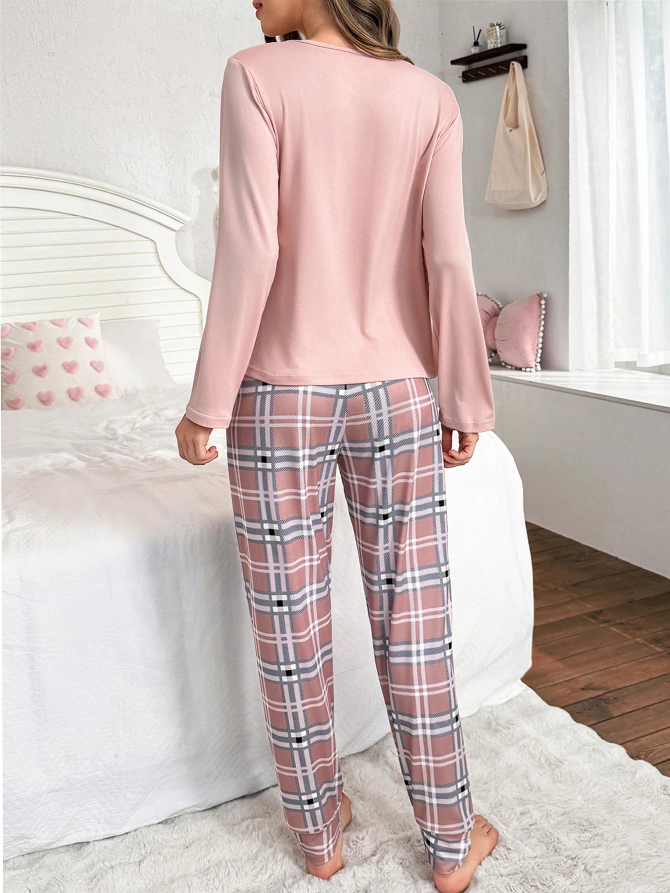 Women's 2-piece pajama set with cartoon letter print, round neck, long sleeves, plaid pants, suitable for spring, summer, autumn